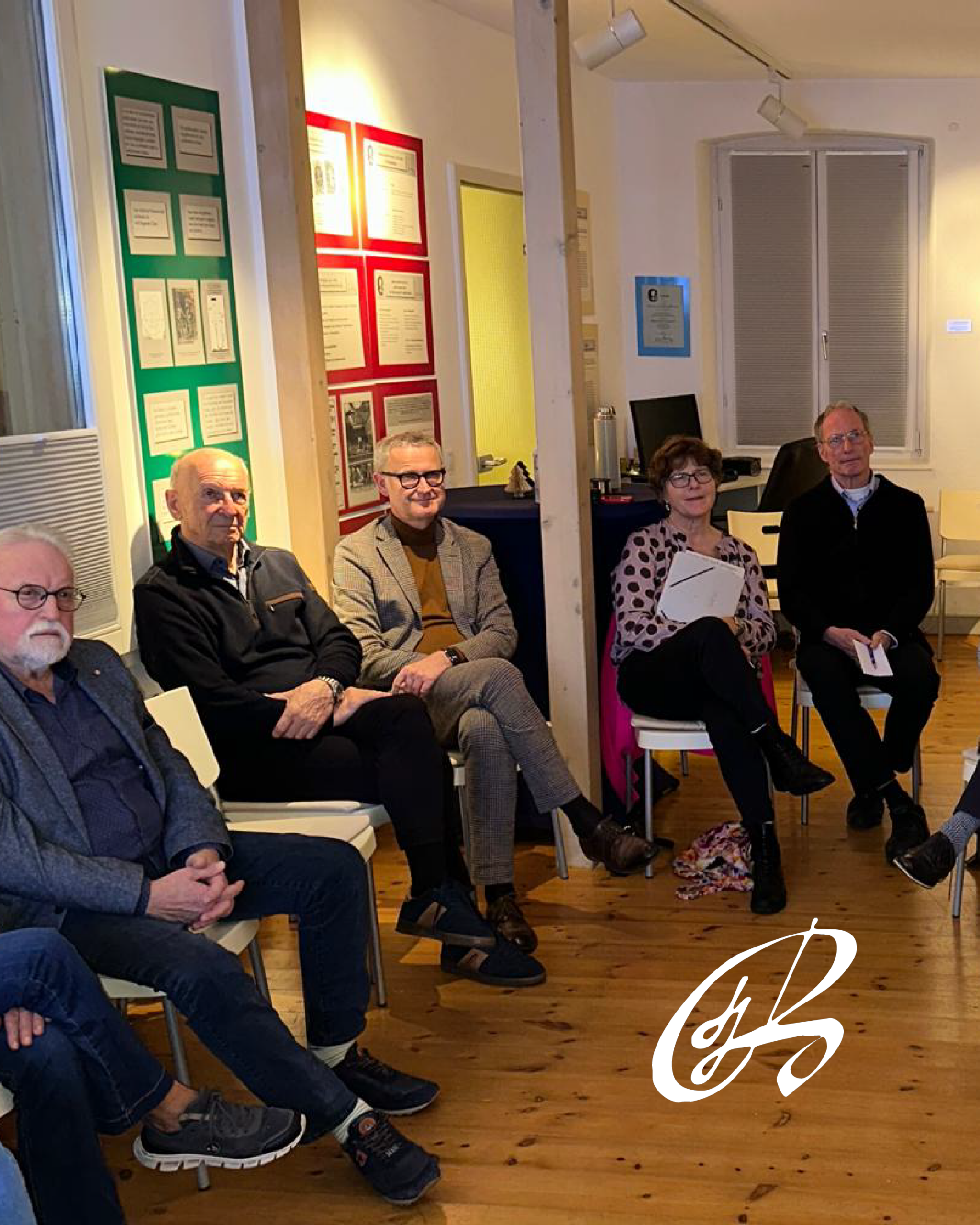 Gäste einer Vortragsrunde im Becher-Haus.